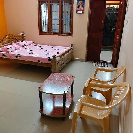 Sri Annai Home Stay I Tiruvannāmalai Exteriör bild